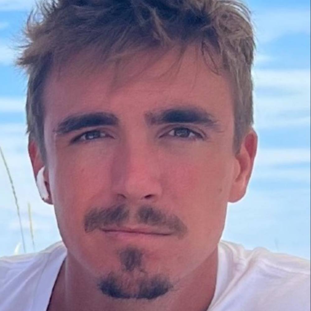 Meet your Posher, Corey